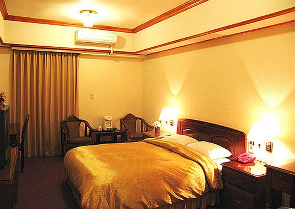 Sin Fu Business Hotel Тайджун Екстериор снимка