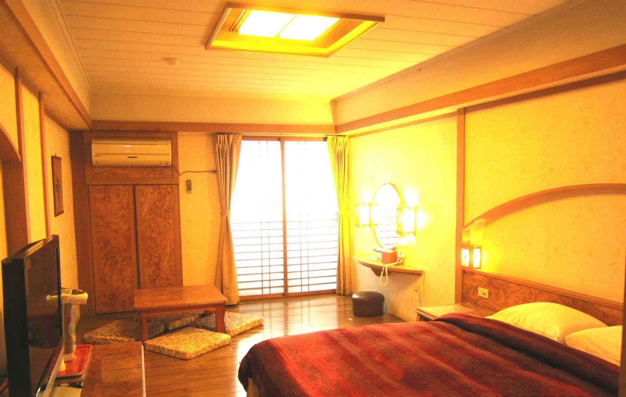 Sin Fu Business Hotel Тайджун Екстериор снимка