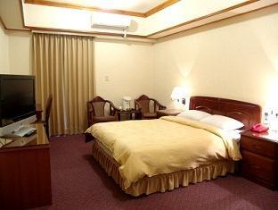 Sin Fu Business Hotel Тайджун Екстериор снимка